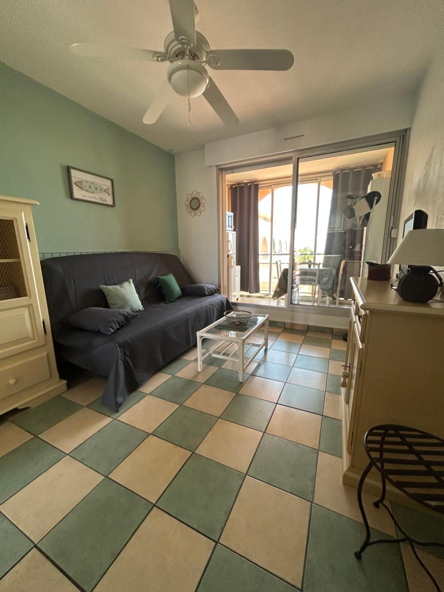 Studio Vue Mer Situe A Cote De La Plage Quartier Des Quilles Sete Exterior photo